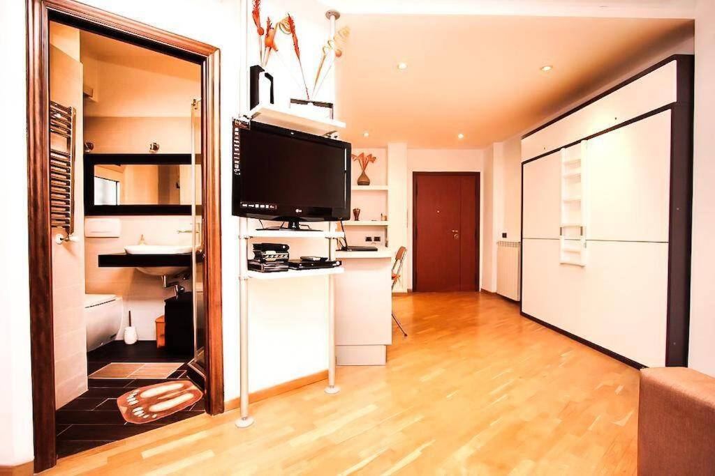 Petite Home In Rome Bagian luar foto